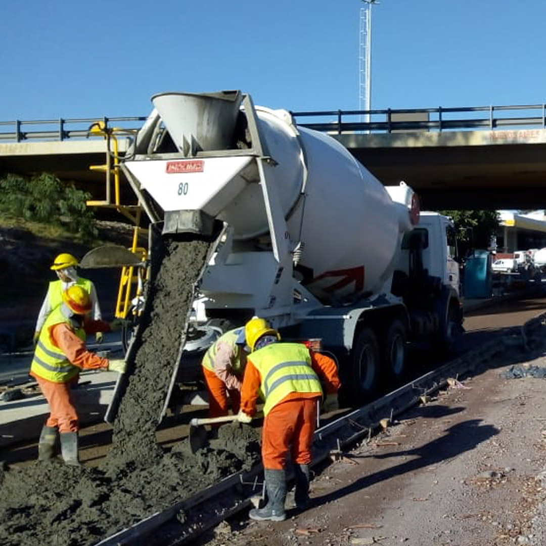 Imagen ilustrativa de colocación de hormigón H3 en infraestructura vial